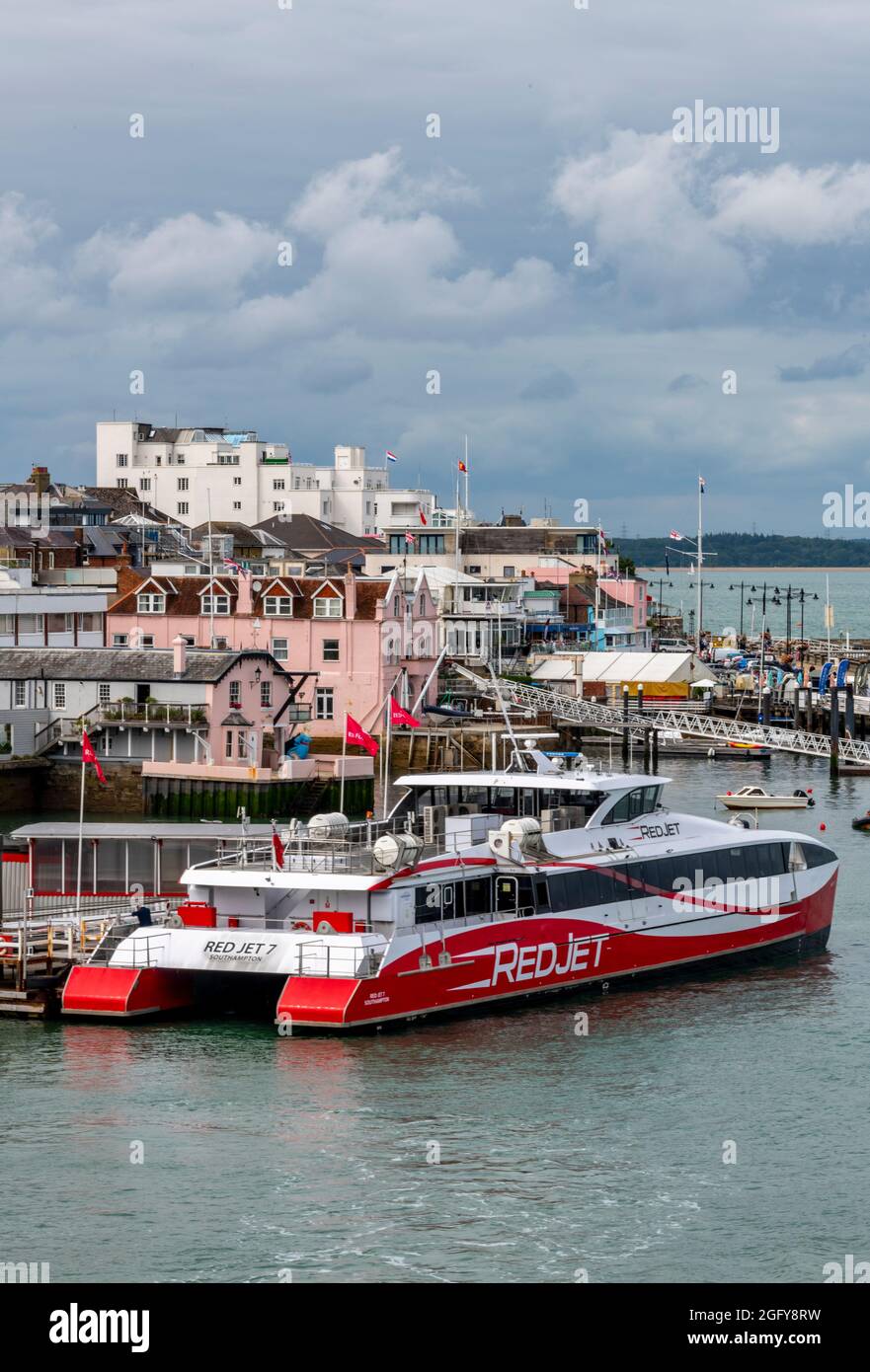 red funnel ferry, red jet fast ferry, isle of wight ferry, southampton