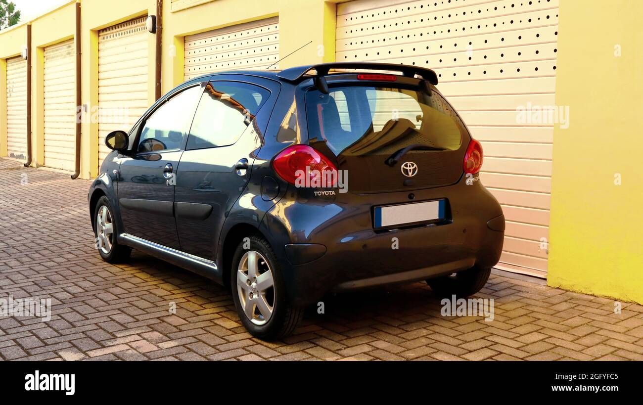 Toyota Aygo model year 2005 (first generation - AB10), 5-door 1.0 SOL MMT  Sport Package Stock Photo - Alamy