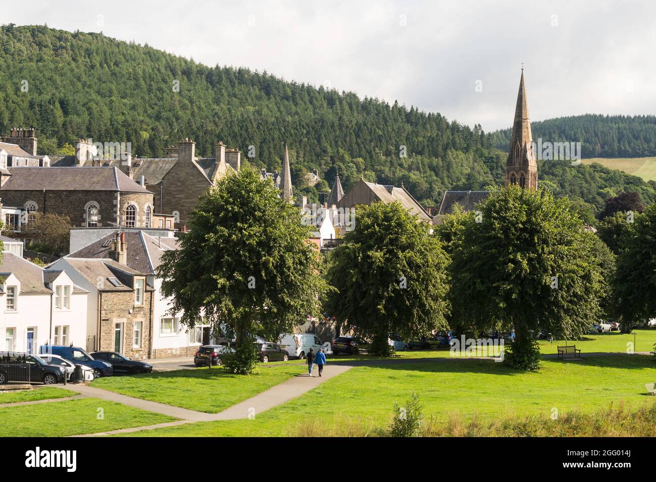 A couple walking in Peebles, Scottish Borders, Scotland, UK Stock Photo