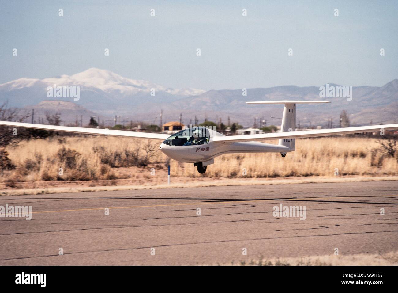 A Glaser-Dirks DG-300 Elan high-performance glider landing at Alamogrodo, New Mexico. Stock Photo