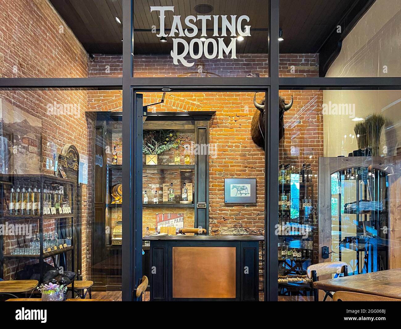 Tasting Room at Denny Bar Company Etna, California Stock Photo Alamy