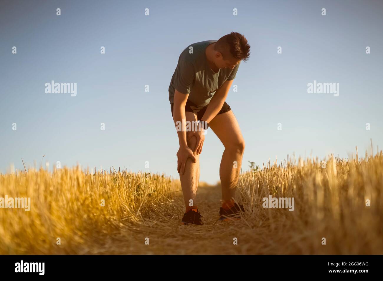 Arms to shoulder hi-res stock photography and images - Page 23 - Alamy