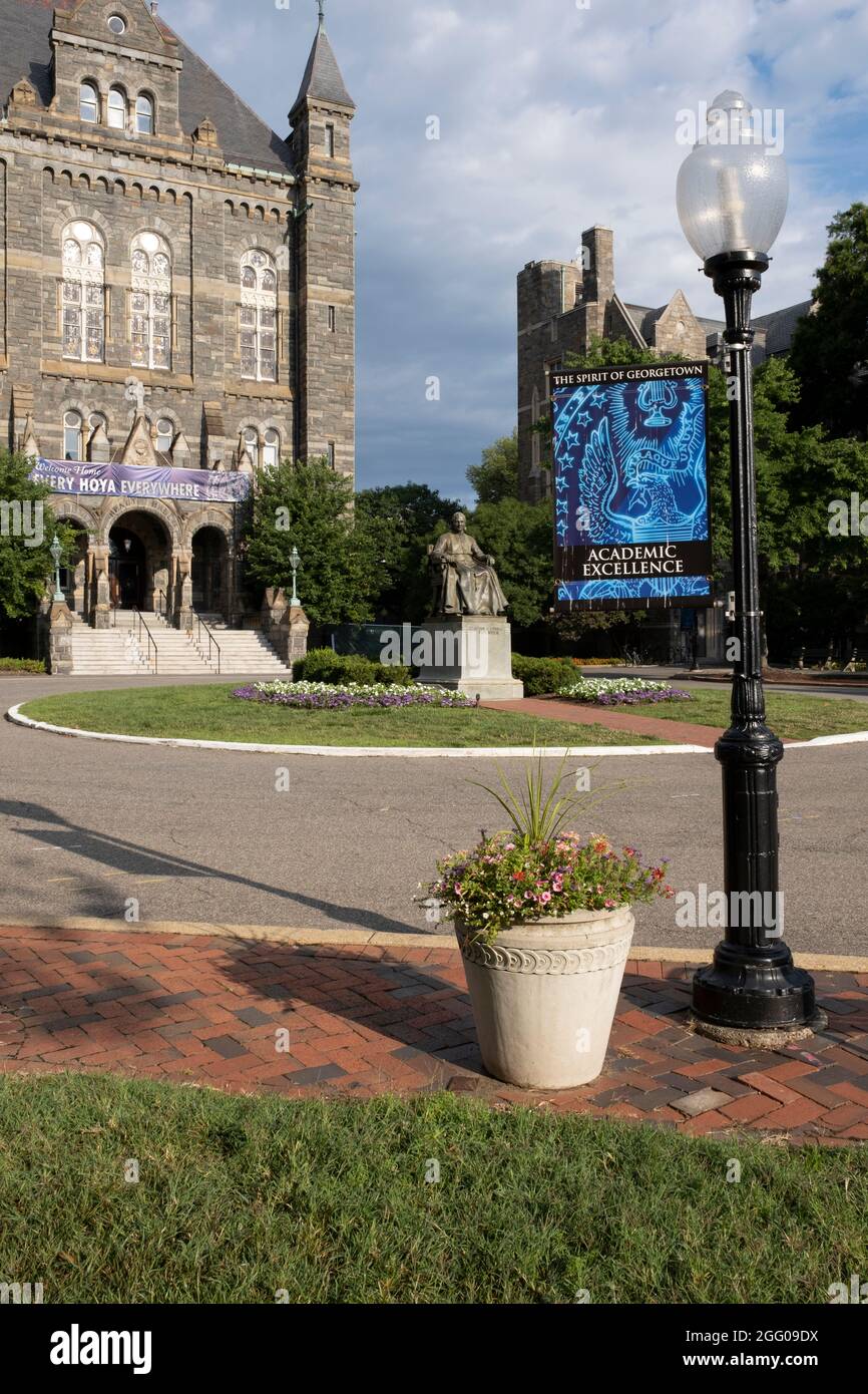 Georgetown University, Washington, DC., USA.  Statue of John Carroll, Founder of the University. Stock Photo
