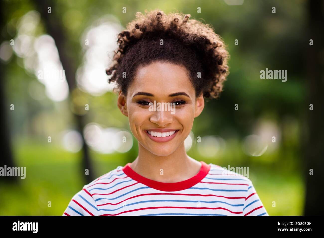 Photo of young cheerful attractive african woman happy positive smile ...