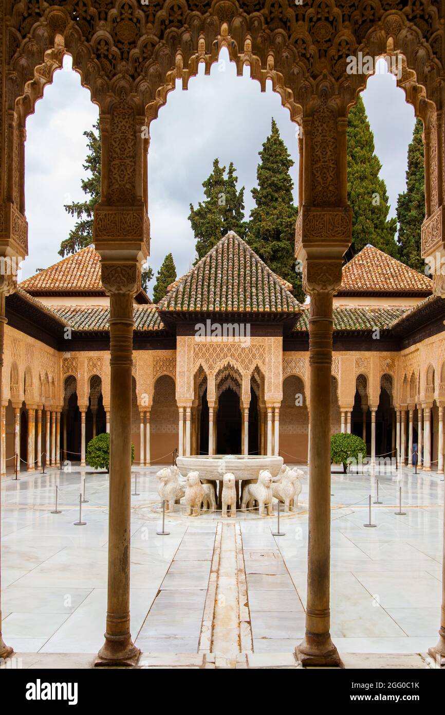 Patio of the Lions (El Patio de los Leones) in the Alhambra, Granada, Spain  Stock Photo - Alamy
