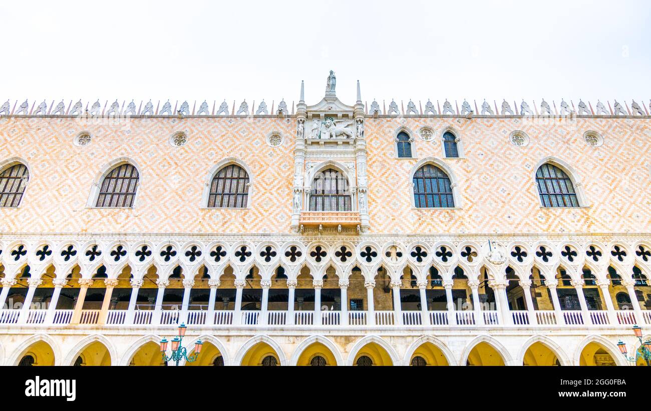 Detailed facade doges palace hi-res stock photography and images - Alamy