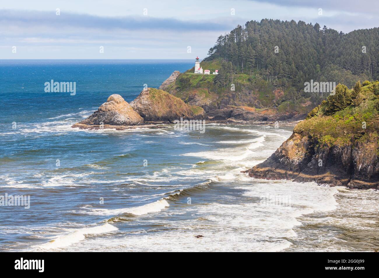 heceta-head-oregon-usa-the-heceta-head-lighthouse-on-the-oregon