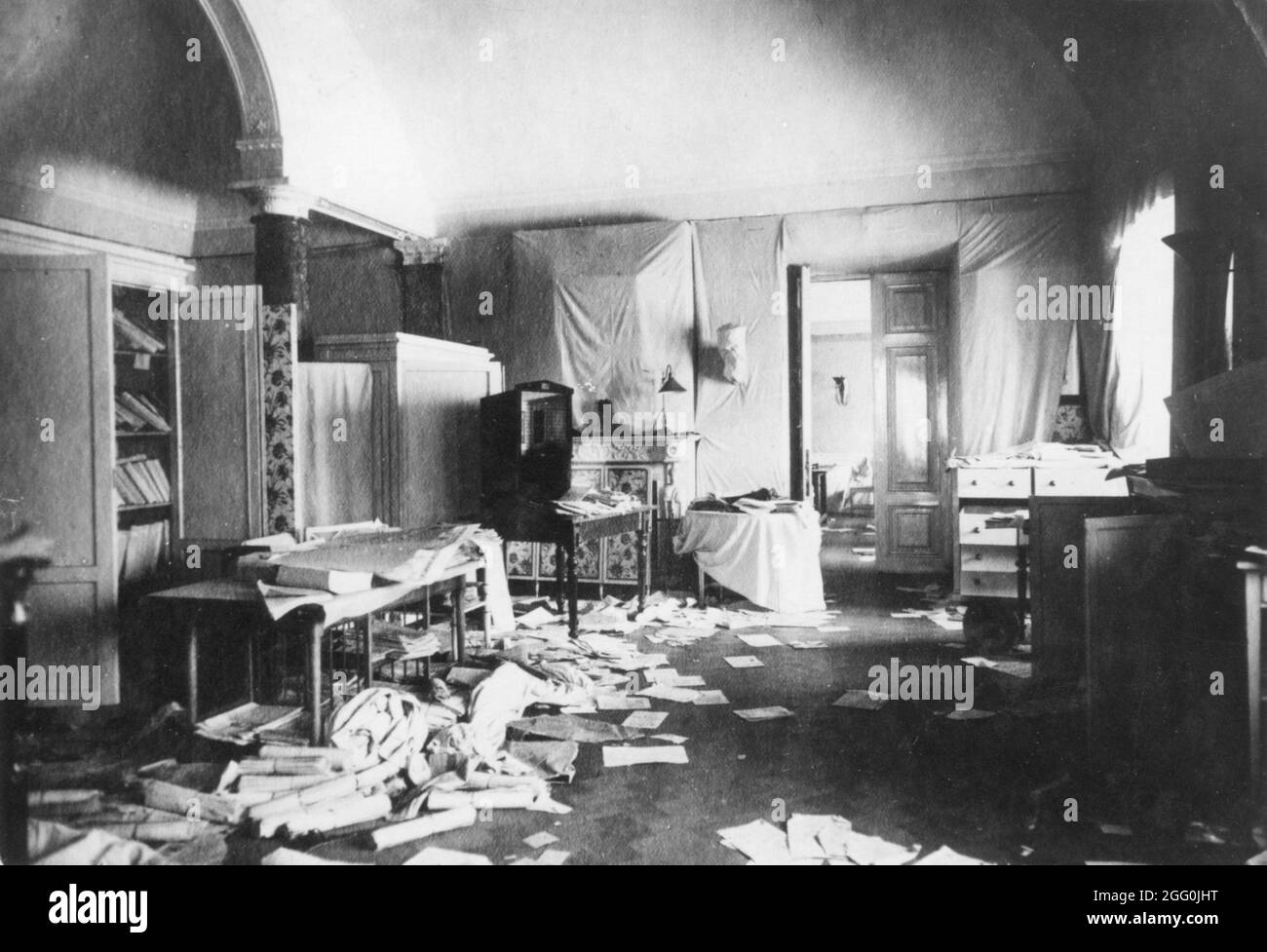 Duchess Tatiana's room in the Winter Palace in St Petersburg looted and damaged after the October Revolution. Saint Petersburg, Russia, 8th November 1917. Stock Photo