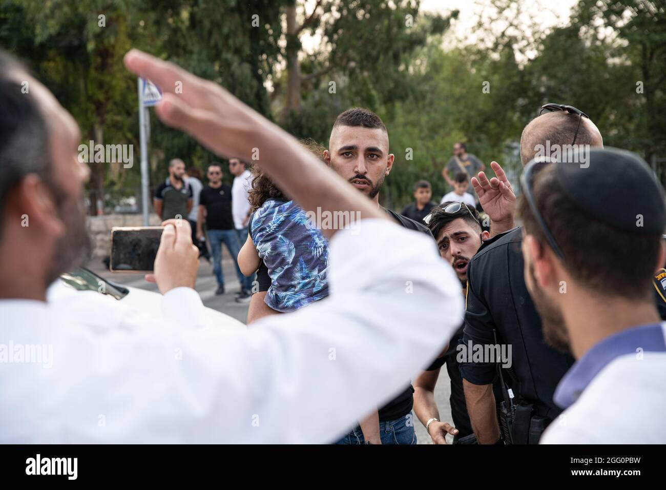 Jewish and Palestinian protestors in Sheikh Jarach during the weekly protest in front of the Israeli Police checkpoint at the entrance to the neigberhood - which is monitoring entrance of non-residents since last April. Sheikh Jarach. Jerusalem, Israel. 28th Aug 2021. (Photo by Matan Golan/Alamy Live News) Stock Photo