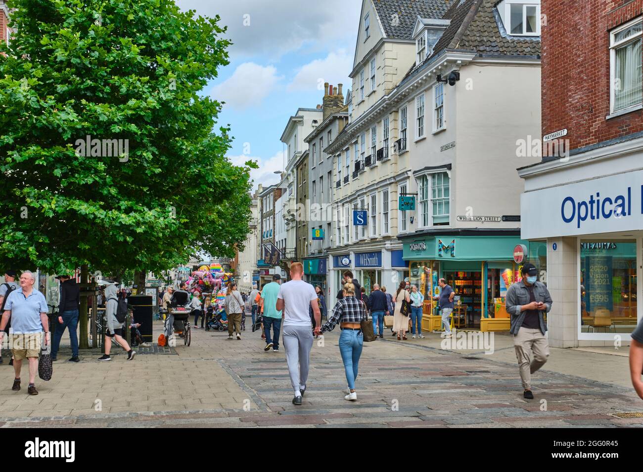 Shopping in Gentleman's Walk Norwich Stock Photo Alamy