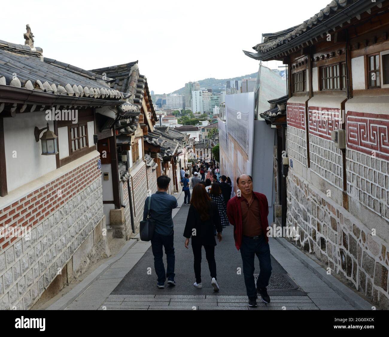 Walking through the narrow streets of the  Bukchon Hanok village. Seoul, South Korea. Stock Photo