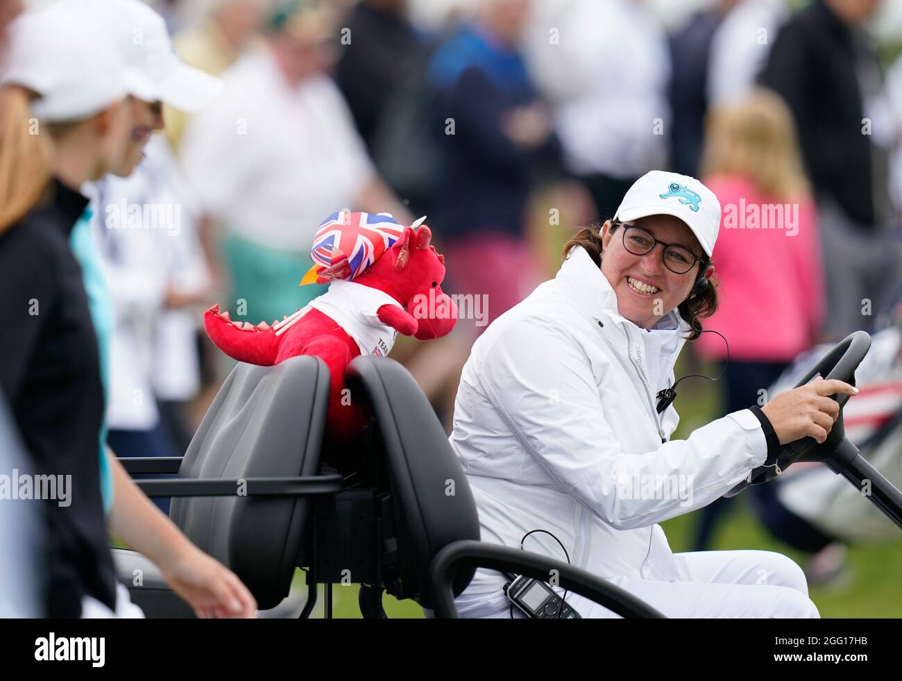 Team GB&I Captain Elaine Ratcliffe share a joke with Hannah Darling and Louise Duncan during the 2021 Curtis Cup Day 1 - Morning Foursomes at Conwy Go Stock Photo