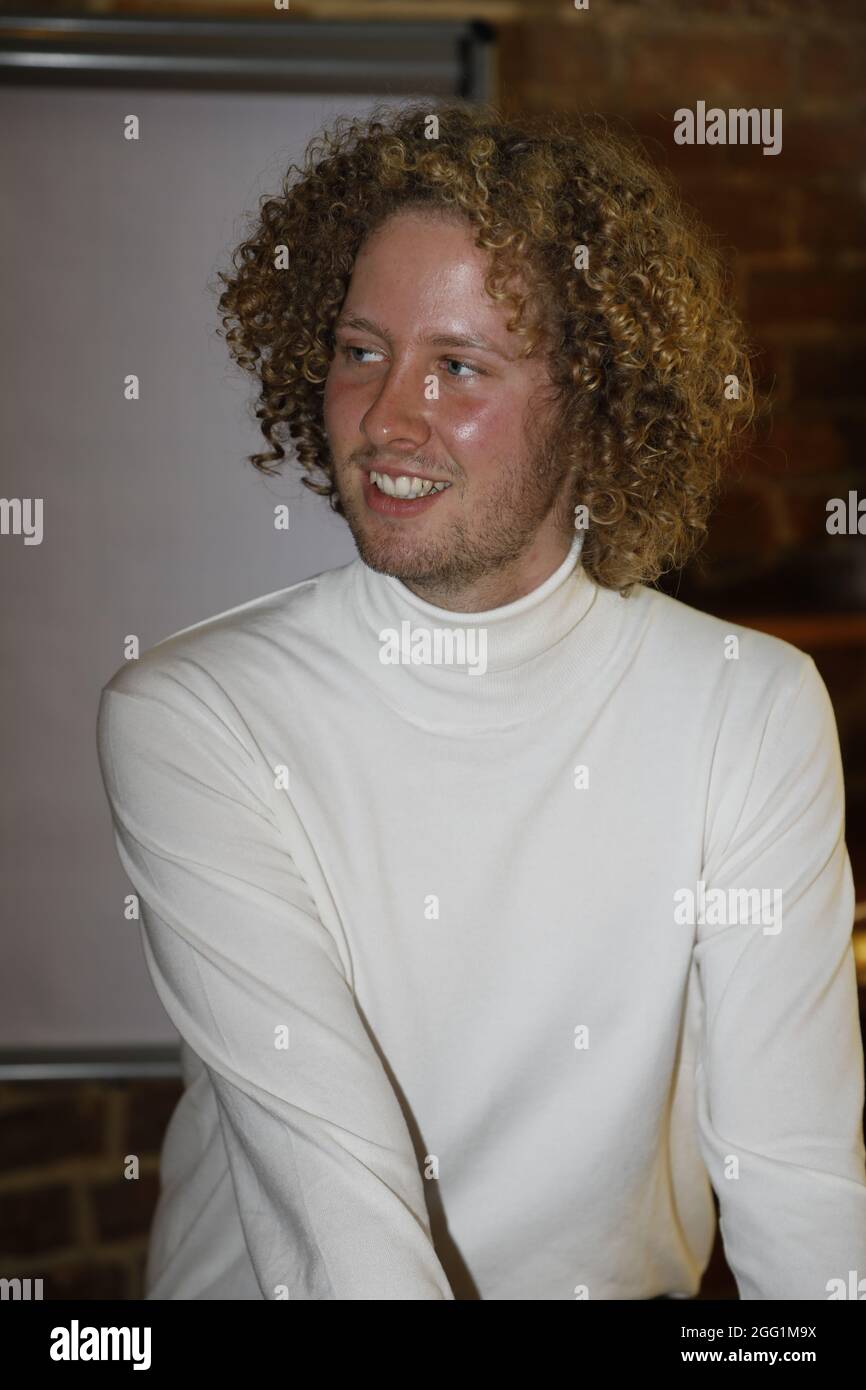 Valentin Kuhn bei den Proben zur 4. Windflüchter Charity Gala zu Gunsten der Stiftung ‚Betroffen‘ im Carl-Wilhelm-Scheele-Saal – HOTEL SCHEELEHOF.Stra Stock Photo