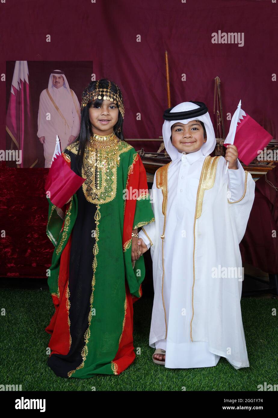 Traditional qatari dress hi-res stock photography and images - Alamy