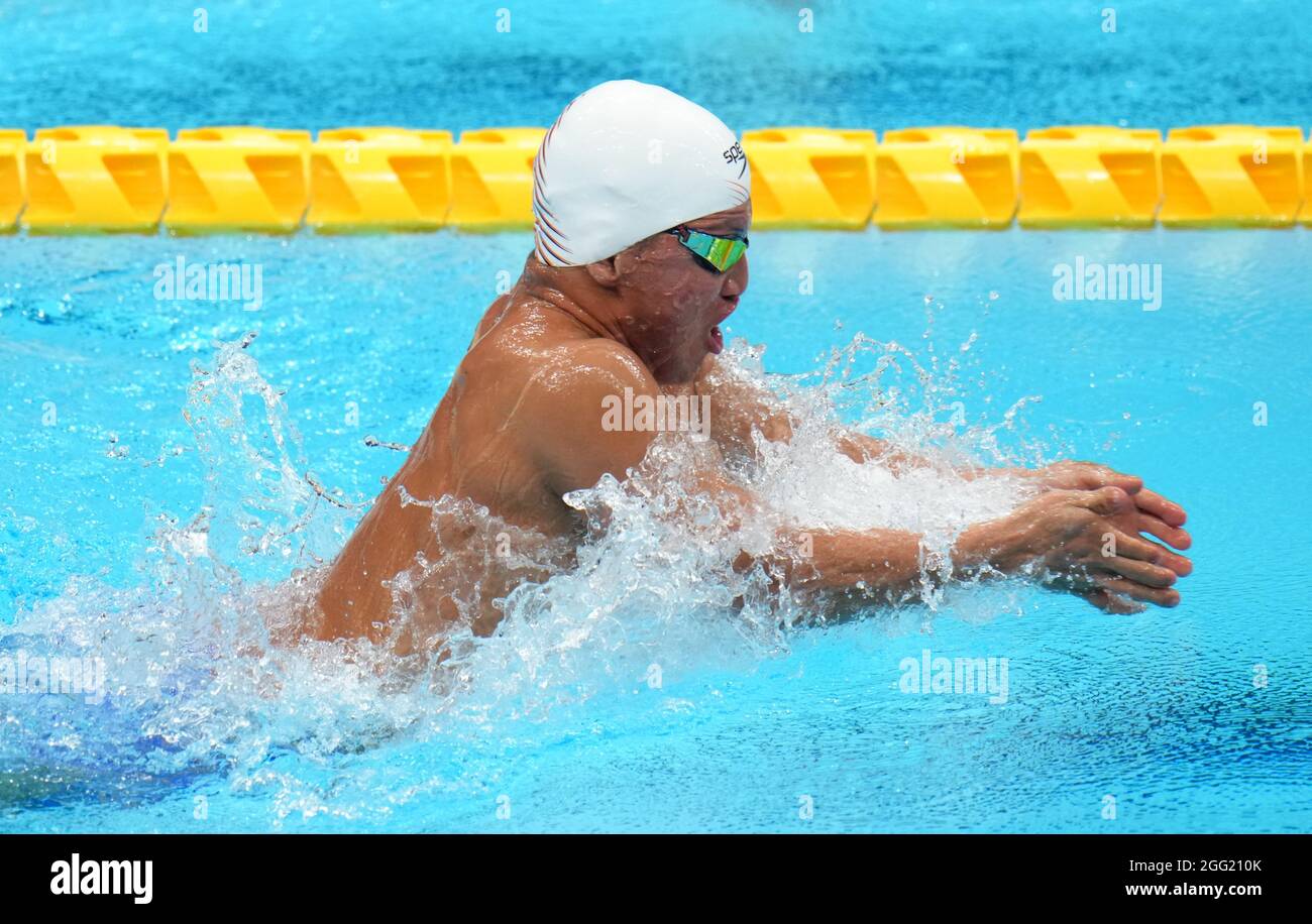 China's Hong Yang competes in the Men's 100m Breaststroke - SB6 at the Tokyo Aquatics Centre during day four of the Tokyo 2020 Paralympic Games in Japan. Picture date: Saturday August 28, 2021. Stock Photo