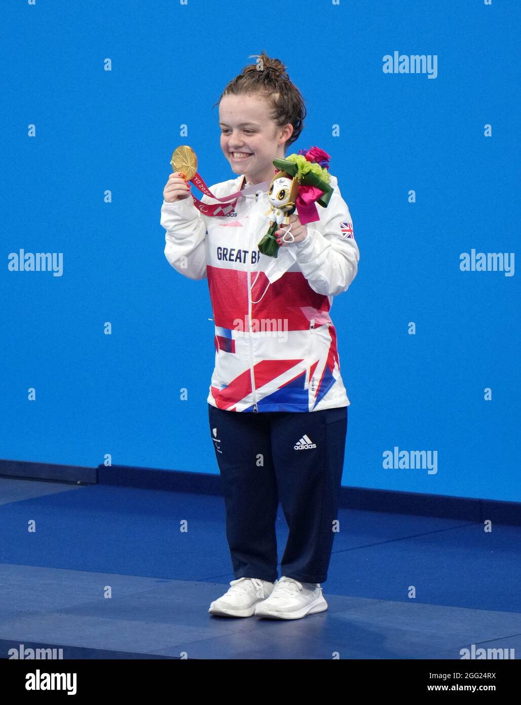 Great Britain s Maisie Summers Newton With Her Gold Medal For The Women great-britain-s-maisie-summers-newton-with-her-gold-medal-for-the-women