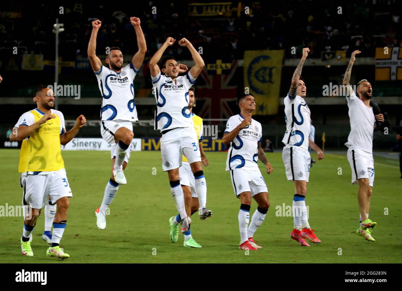 VERONA, ITALY - AUGUST 27: Players of FC Internazionale celebrates the win at the end of Serie A match between Hellas Verona and FC Internazionale at Stadio Marcantonio Bentegodi on August 27, 2021 in Verona . (Photo by MB Media/ ) Stock Photo