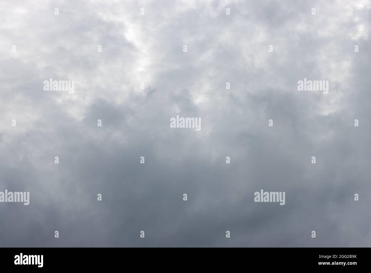 Dark cloudy sky before the heavy rain Stock Photo - Alamy