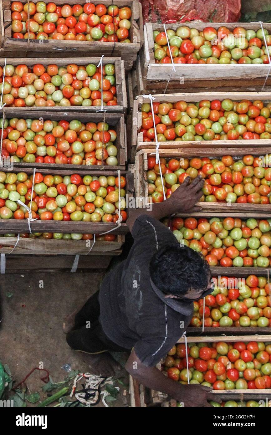 Sri Lanka. 28th Aug, 2021. Vendors at the vegetables section of the Manning Market in Colombo