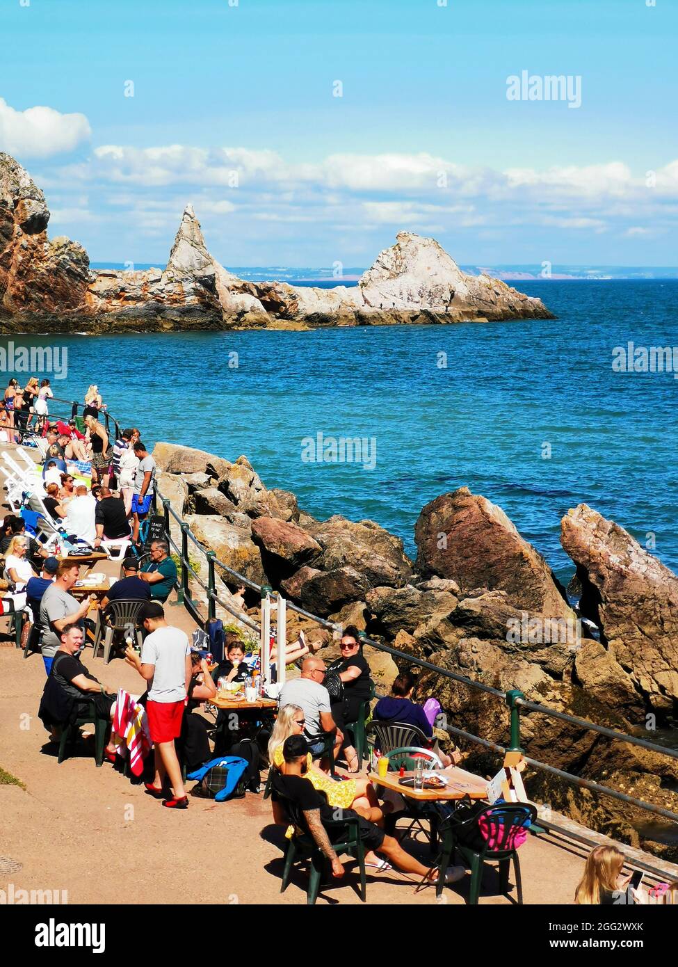 Torbay, UK. Saturday 28 August 2021. Lots of people enjoy the sun at Ansteys Cove near Torquay. Credit: Thomas Faull/Alamy Live News Stock Photo