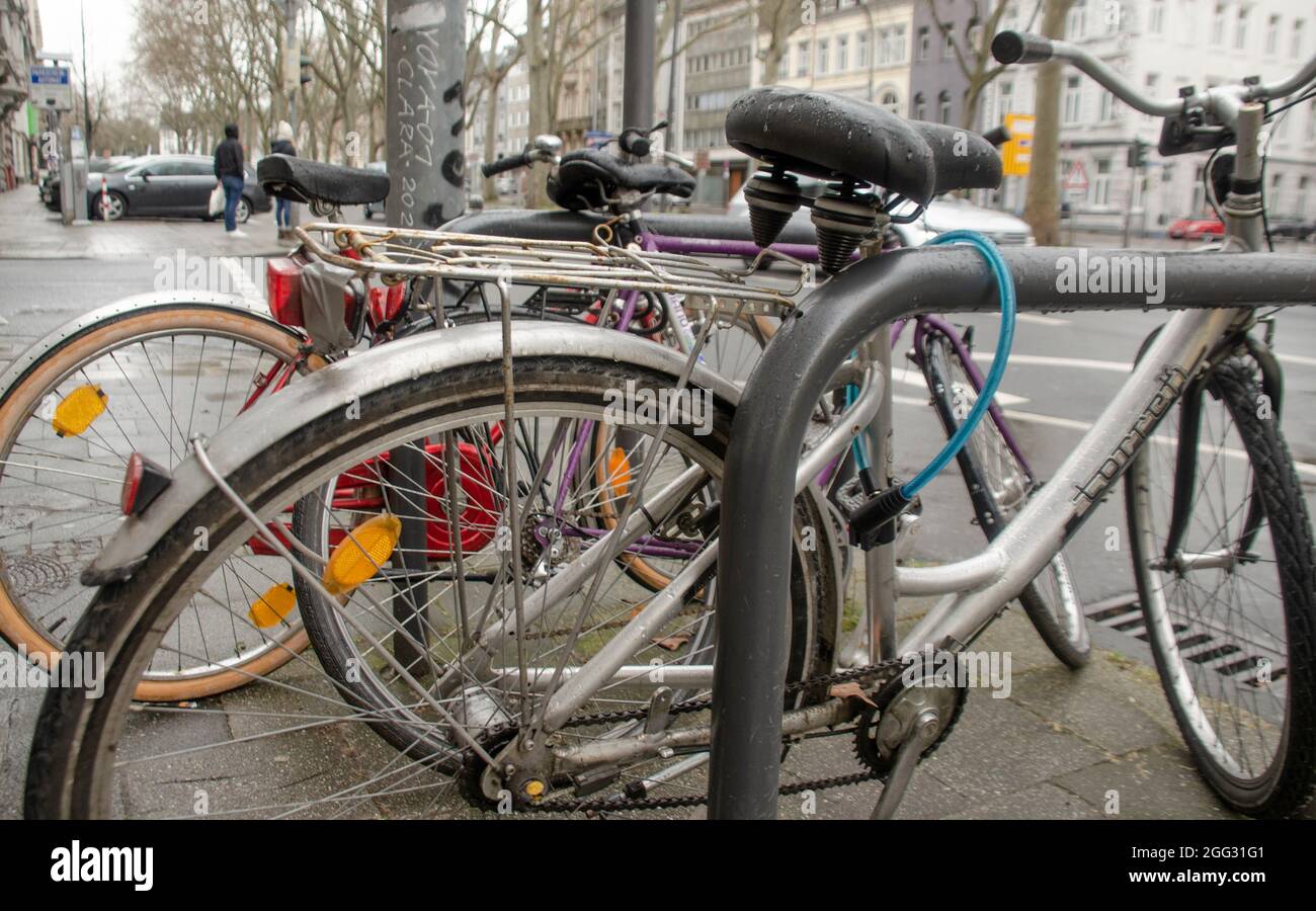 Elegantes Fahrrder Gebraucht Kaufen Ebenbild