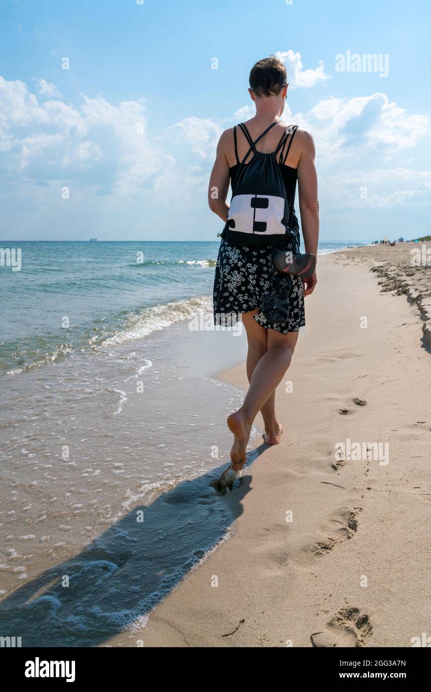 Woman walking barefoot beach hi-res stock photography and images - Alamy