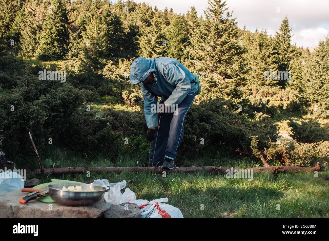 Ripping grass hi-res stock photography and images - Alamy