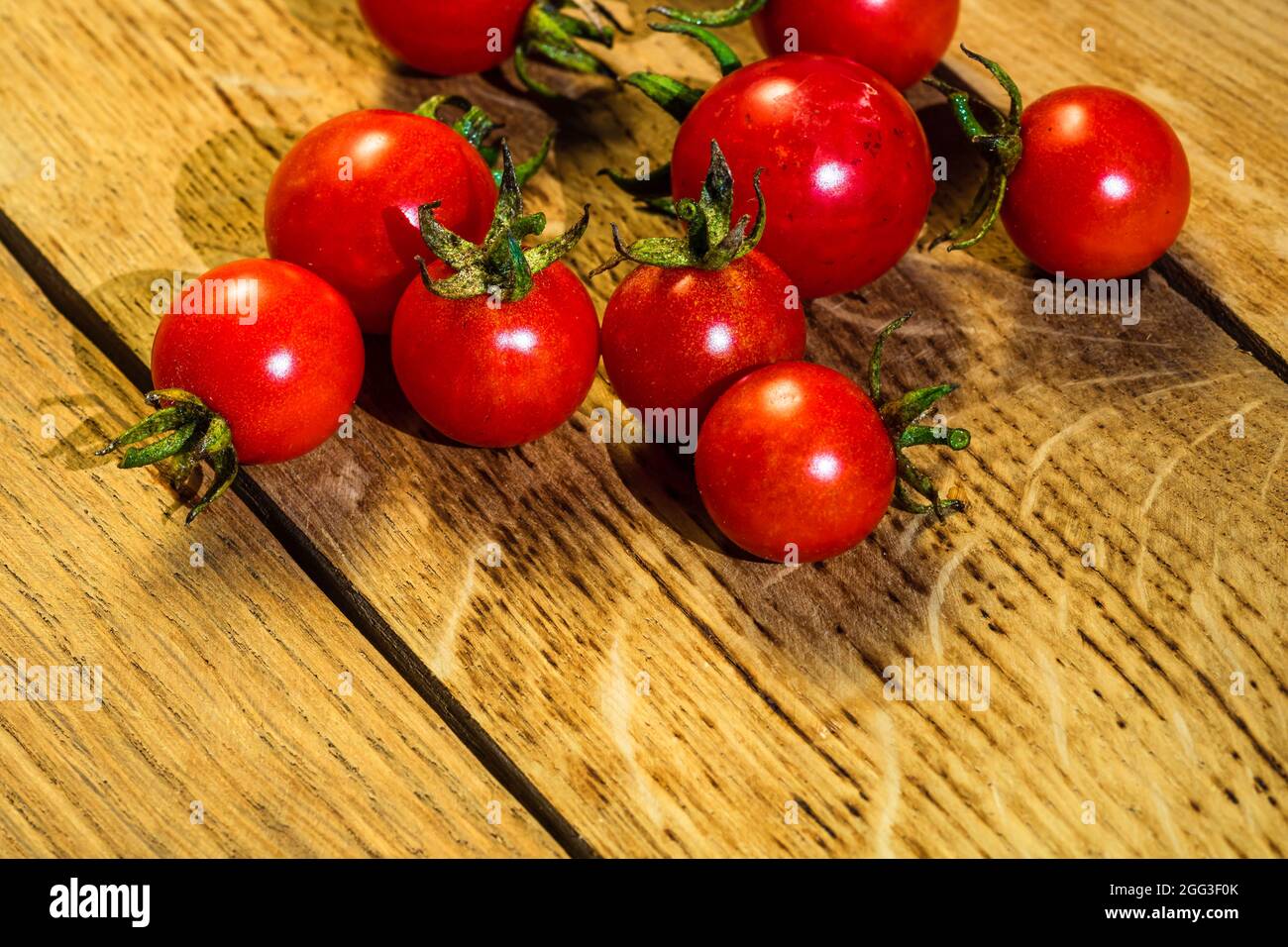 Fresh cherry tomatoes on rustic wooden background Stock Photo - Alamy