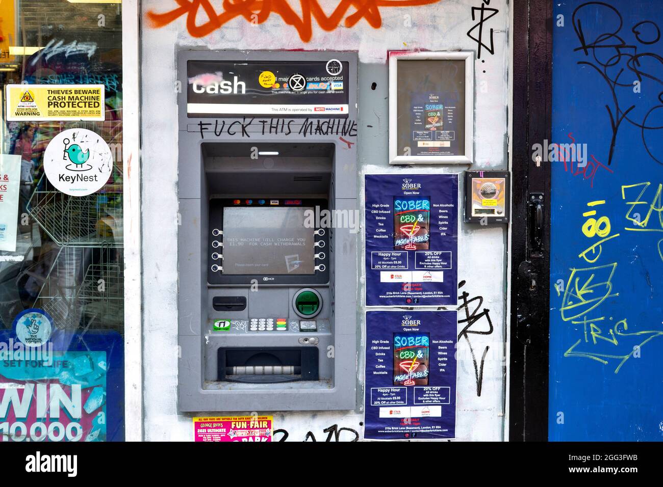 LONDON ARTISTIC AND CULTURAL AREA AROUND BRICK LANE WITH CREATIVE DESIGNS AN ATM OR CASH MACHINE AND GRAFFITI Stock Photo