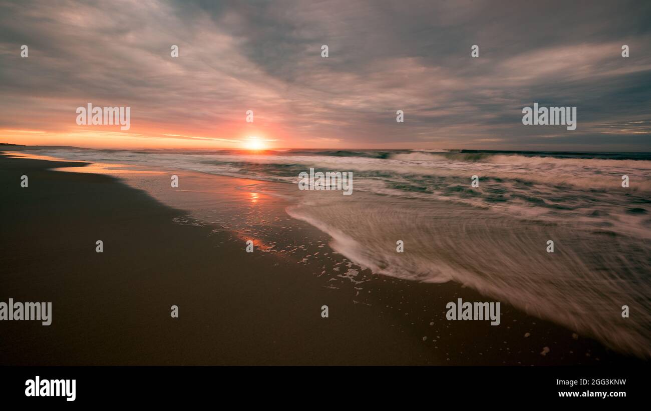 Waves crash into shore hi-res stock photography and images - Alamy