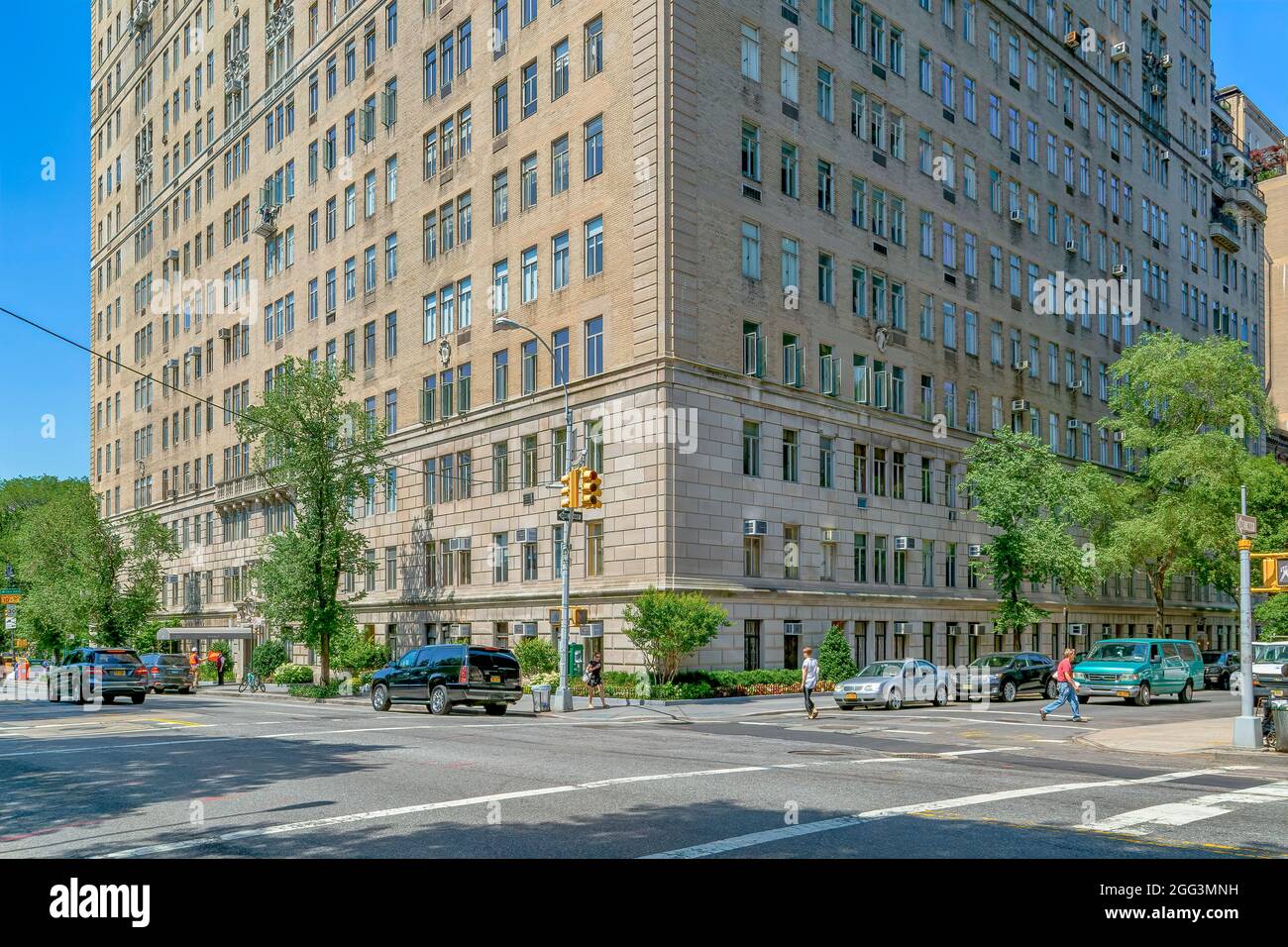 211 Central Park West, Beresford, Emery Roth's tripletowered apartment