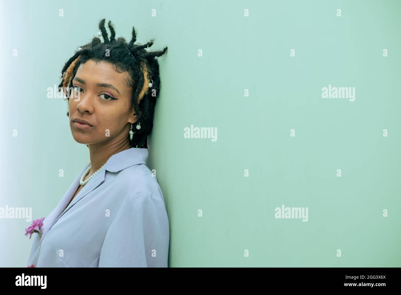 Close up black woman dreadlocks hi-res stock photography and images - Alamy