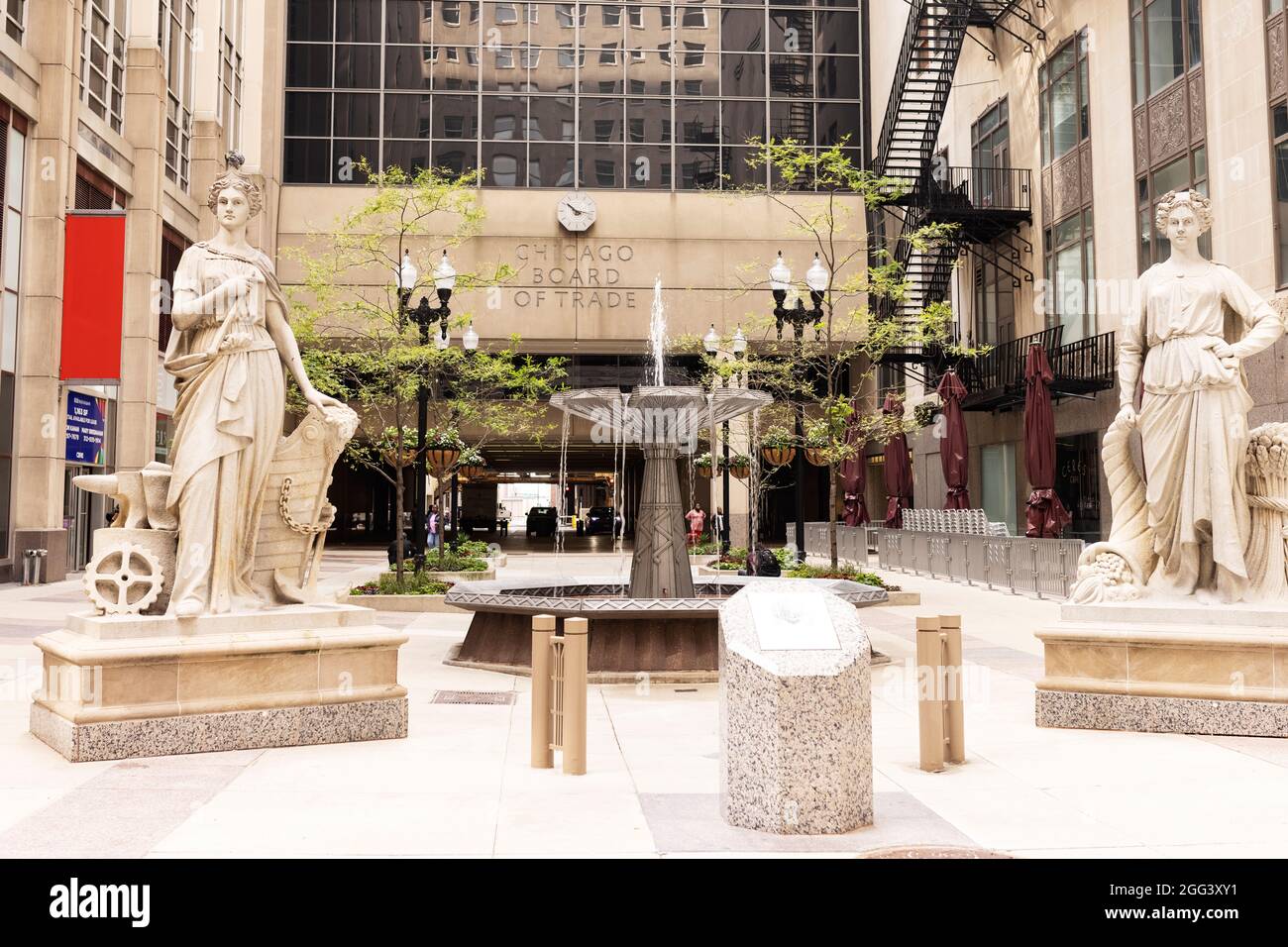 Art deco fountain and sculptures in front of the Chicago Board of Trade