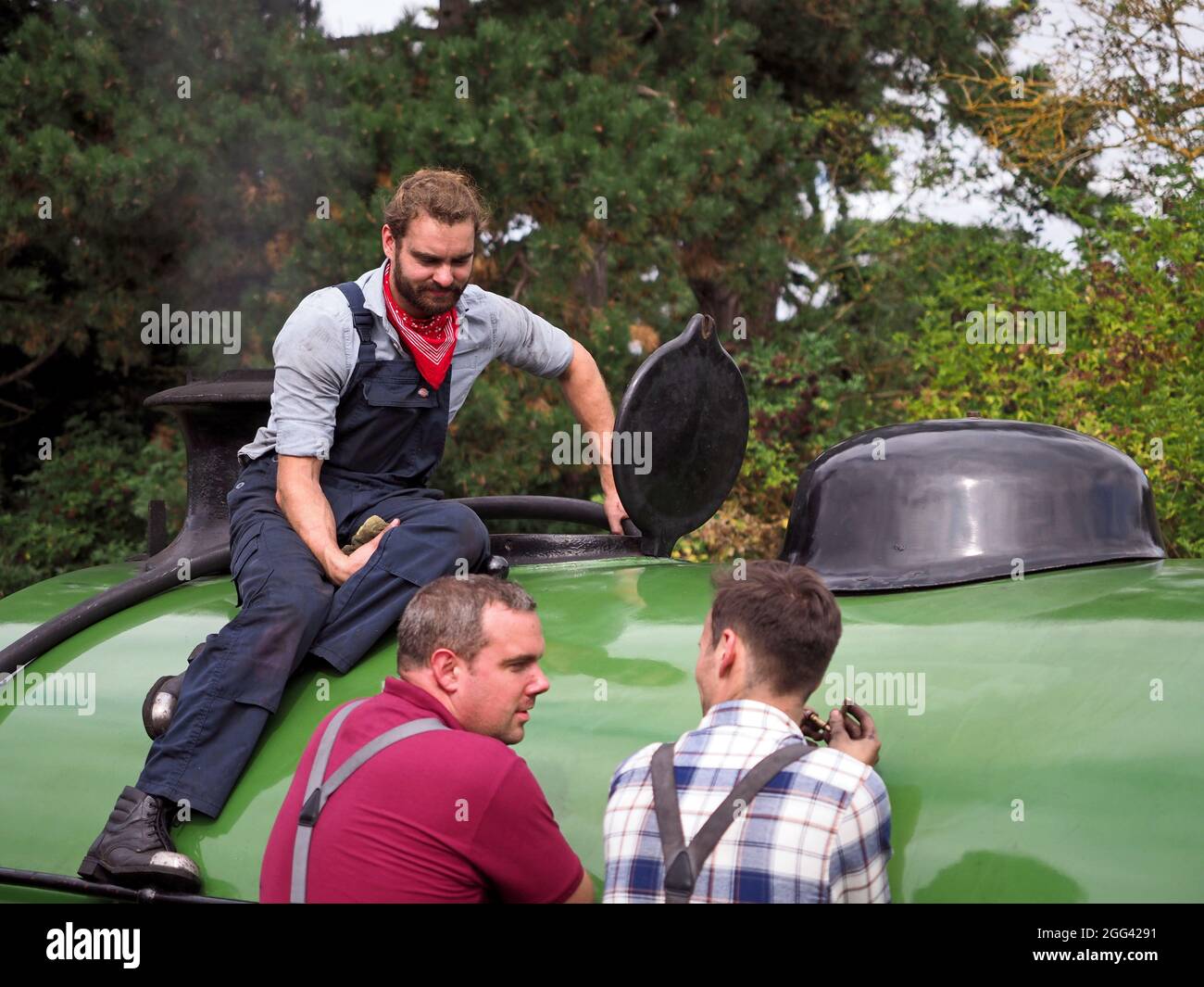 Volunteers refill the water tank of Hawthorne Leslie 0-4-0 Steam Locomotive 'No.4' at the Northampton and Lamport Railway Summer Gala, August 2021 Stock Photo