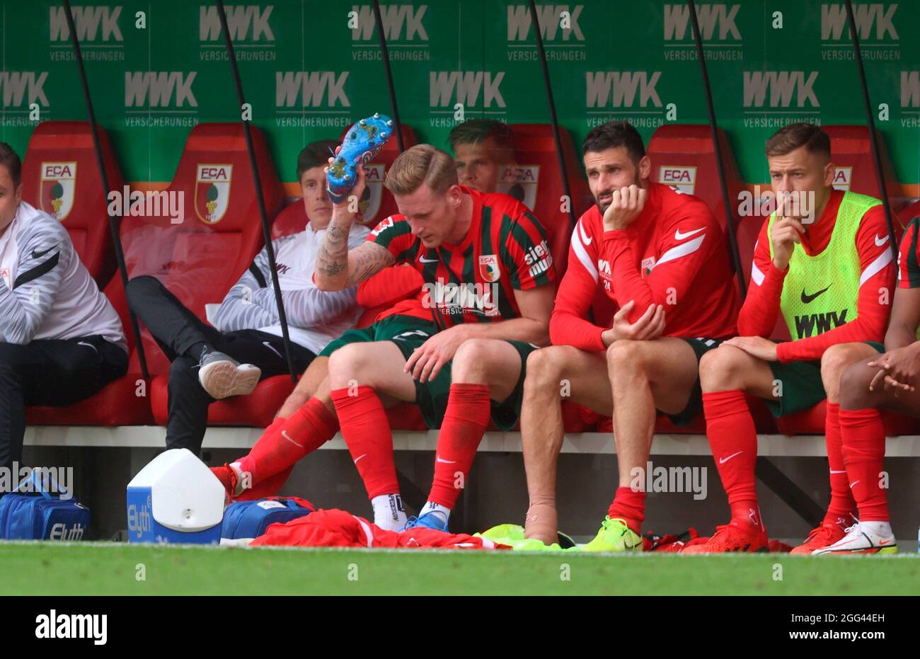 frustrated . Andre HAHN (# 28, A) throws his shoe after being substituted. Soccer, FC Augsburg - Bayer 04 Leverkusen, Soccer Bundesliga, 3rd matchday, season 2021-2022, on August 28, 2021 in Augsburg, WWKARENA, Germany. DFL regulations prohibit any use of photographs as image sequences and/or quasi-video. ¬ Stock Photo