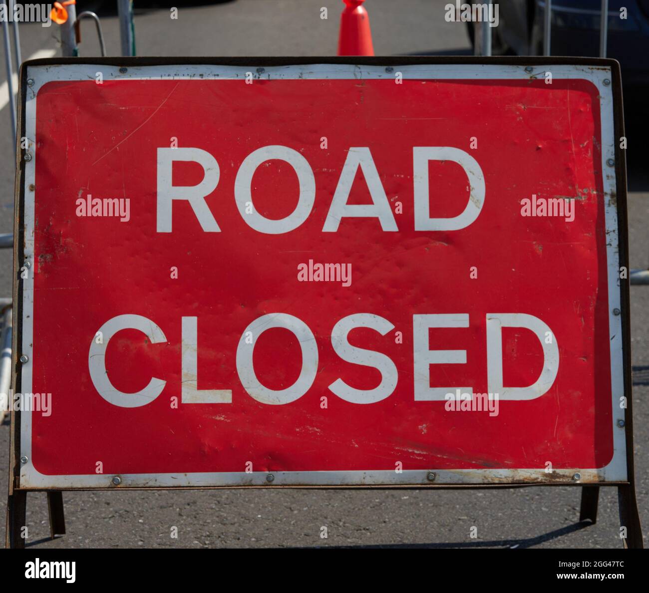Road closed sign Stock Photo Alamy