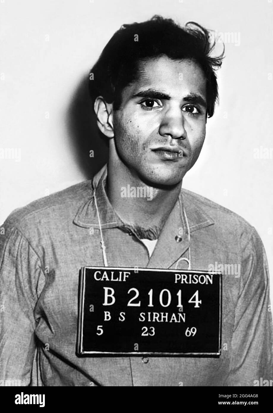 1969 , 23 may , CALIFORNIA , USA : The Palestinian born Jordanian citizen SIRHAN SIRHAN ( Sirhan Bishara Sirhan , born in 1944 ), Police Department mug shot at San Quentin State Prison, the killer who murdered the Senator ROBERT KENNEDY the day June 5, 1968 . - BOB - portrait - ritratto  - FOTO SEGNALETICA della POLIZIA  - MUG-SHOT - MUGSHOT - assassino - CRONACA NERA - KILLER - COMPLOT - COMPLOTTO - TERRORISTA - TERRORIST - ERGASTOLO - ERGASTOLANO - carcerato --- Archivio GBB Stock Photo