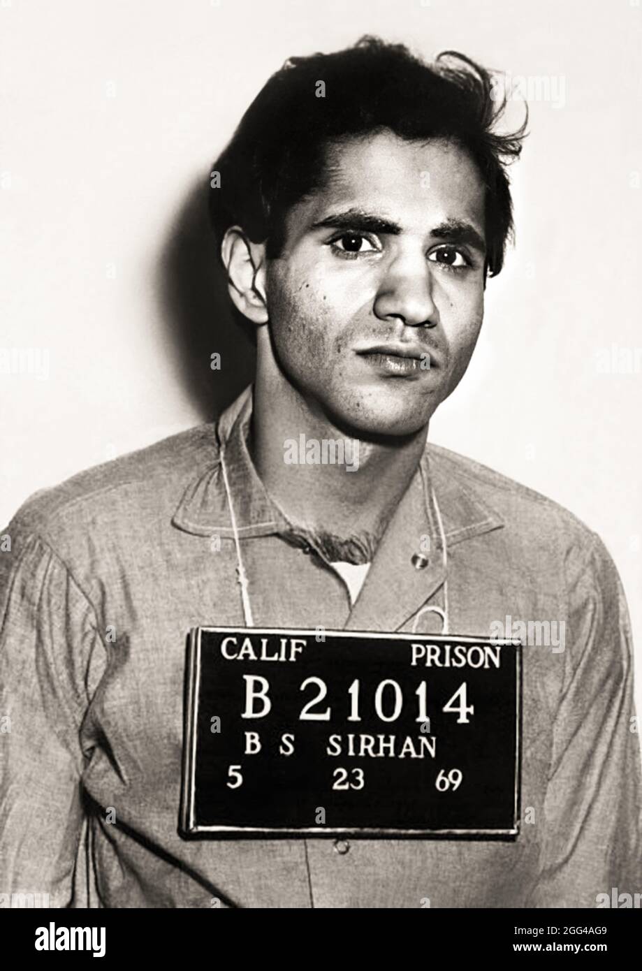 1969 , 23 may , CALIFORNIA , USA : The Palestinian born Jordanian citizen SIRHAN SIRHAN ( Sirhan Bishara Sirhan , born in 1944 ), Police Department mug shot at San Quentin State Prison, the killer who murdered the Senator ROBERT KENNEDY the day June 5, 1968 . - BOB - portrait - ritratto  - FOTO SEGNALETICA della POLIZIA  - MUG-SHOT - MUGSHOT - assassino - CRONACA NERA - KILLER - COMPLOT - COMPLOTTO - TERRORISTA - TERRORIST - ERGASTOLO - ERGASTOLANO - carcerato --- Archivio GBB Stock Photo