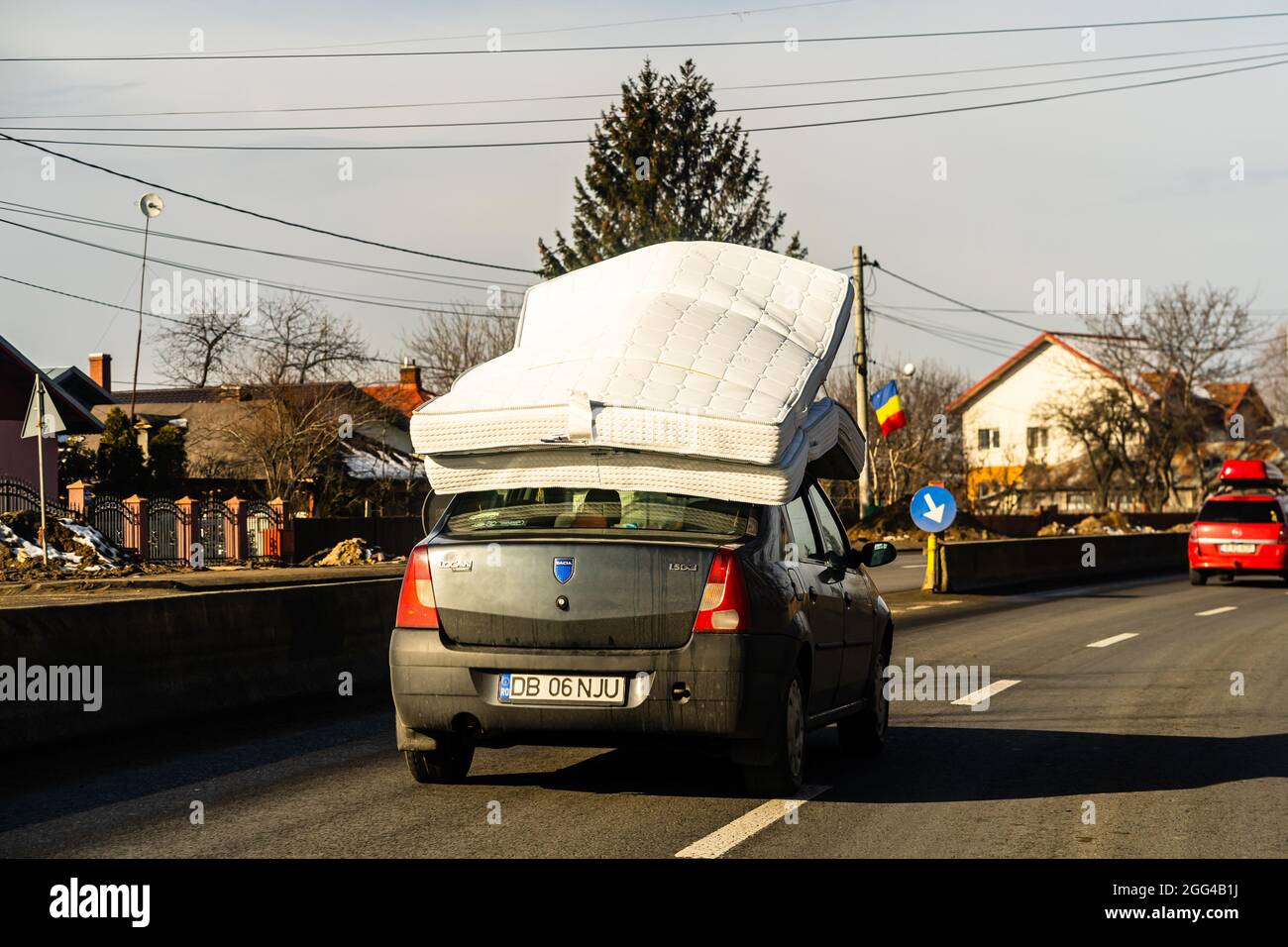Materasso Sul Tetto Dell'auto Dacia Logan Con Materassi Sul Tetto a  Bucarest Romania 2021 Fotografia Editoriale - Immagine di automobile,  sonno: 218220876