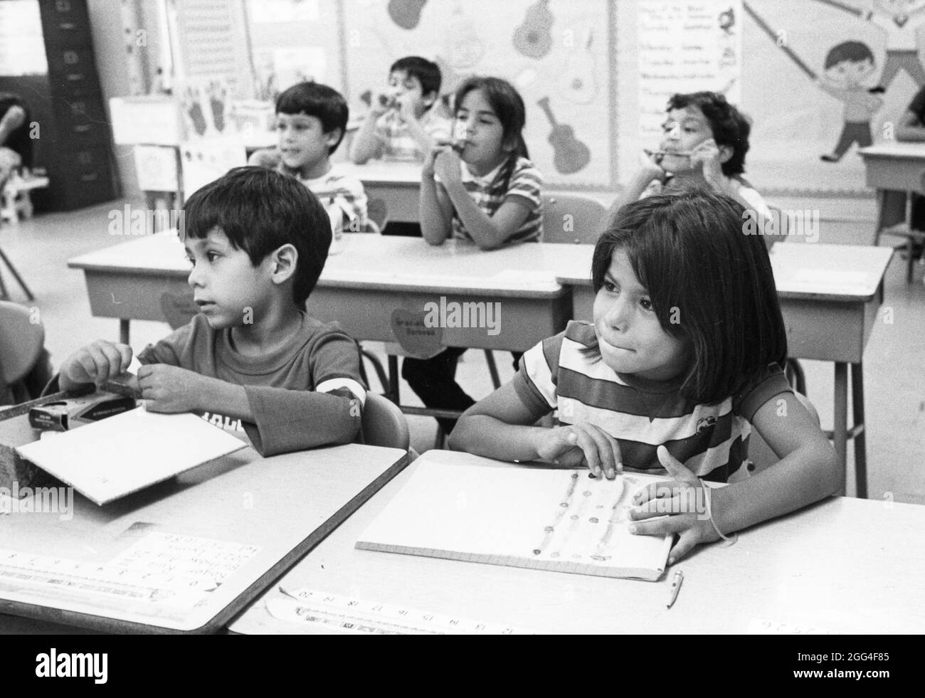 Austin Texas USA, 1991: Hispanic first graders in bilingual classroom at Sanchez Elementary School.  EV3-0326  ©Bob Daemmrich Stock Photo