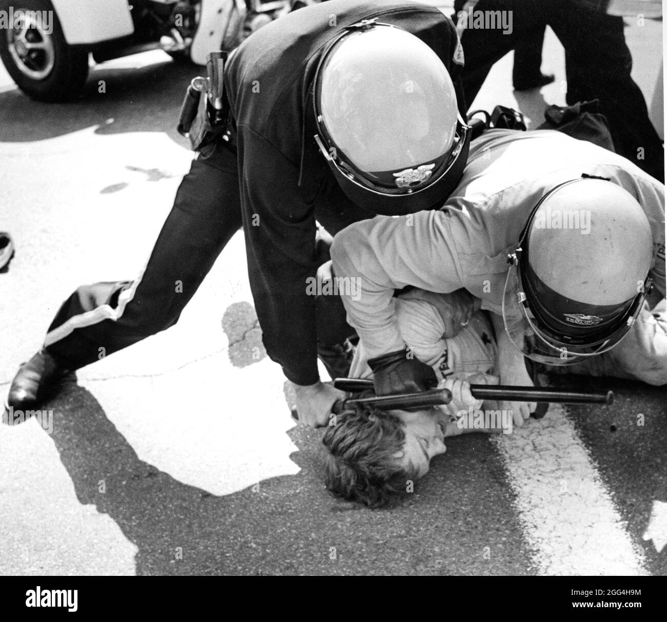 © 1989 Southern hate group Ku Klux Klan (KKK) rally at the Texas Capitol where 13 people were arrested during the march. Stock Photo