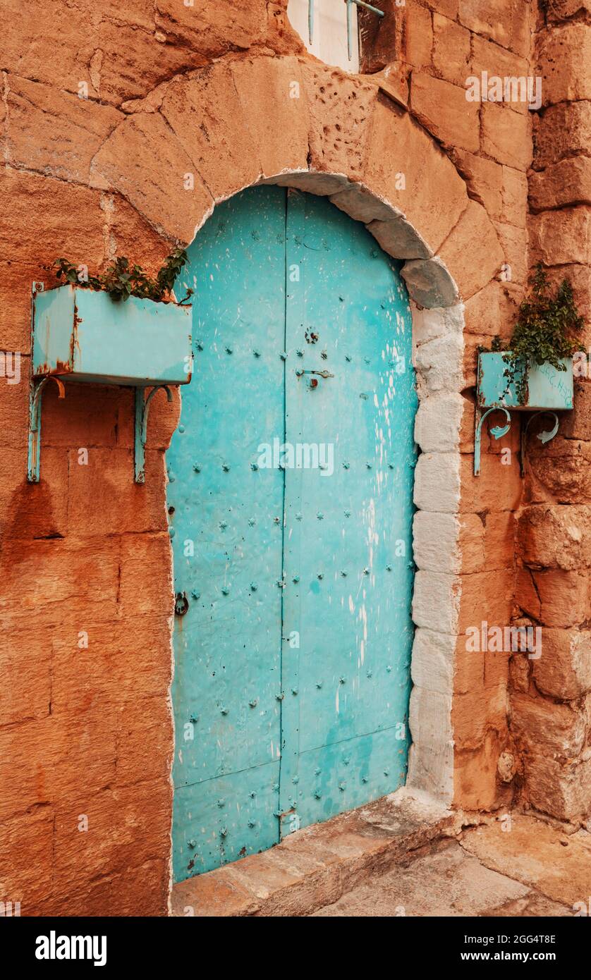 Vintage metal door for retro background Stock Photo - Alamy