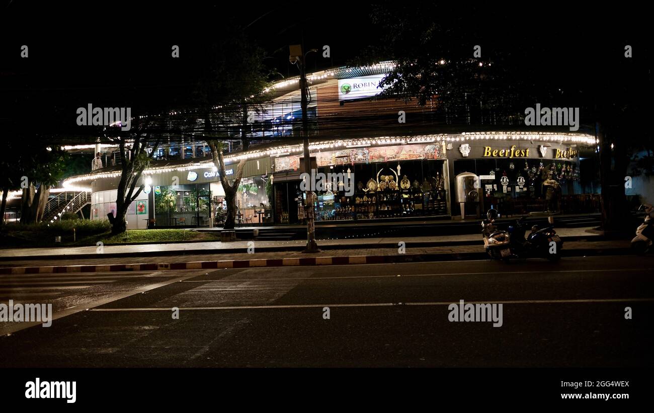 Shopping mall exterior night hi-res stock photography and images - Page 3 -  Alamy