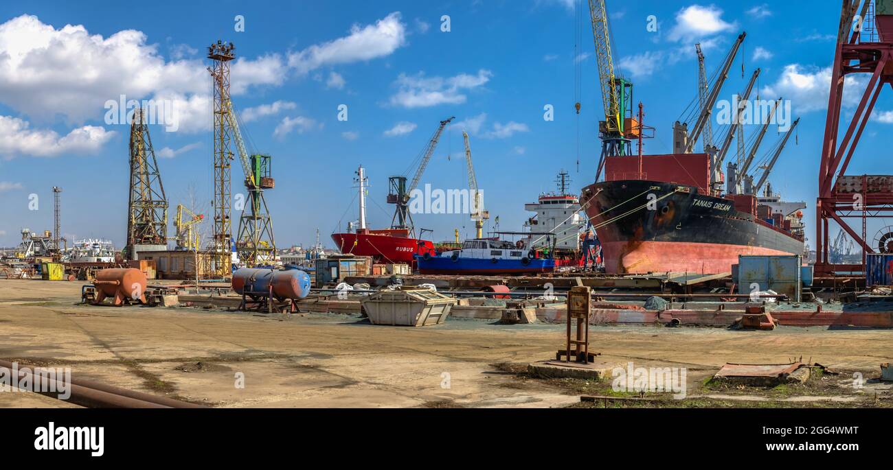 Painting ship tugboat hi-res stock photography and images - Alamy