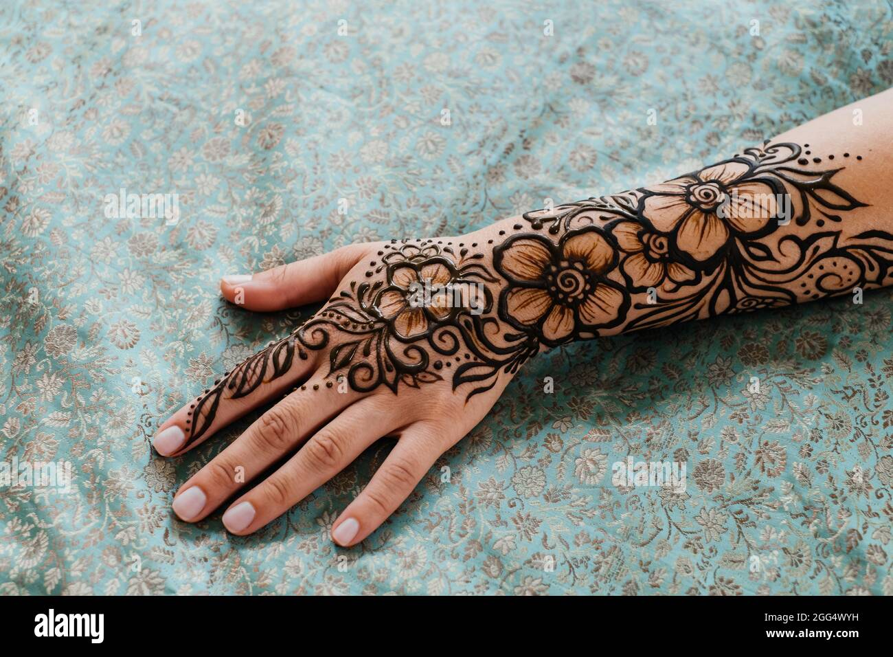 2022] List of 10 Best Bridal Mehndi Artists in Delhi NCR with Price- The  Wedding Focus