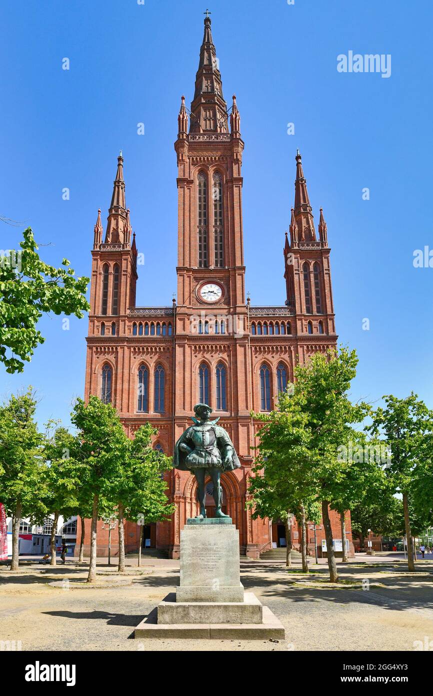 Wiesbaden, Germany - July 2021:  Neo-Gothic protestant church called 'Marktkirche' with sculpture of William I the Silent, count of Nassau Stock Photo