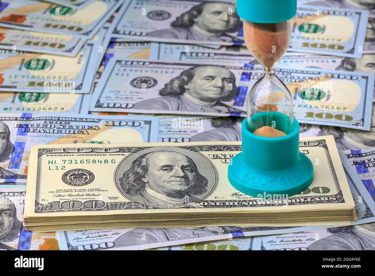 Time and money management efficiency concept, hourglass and US dollar ...