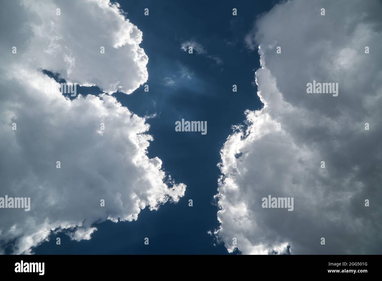 Time lapse sky clouds passing hi-res stock photography and images - Alamy