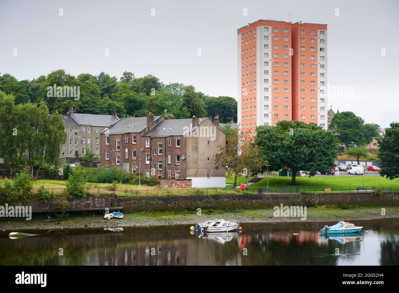 Dumbarton high rise flats hires stock photography and images Alamy