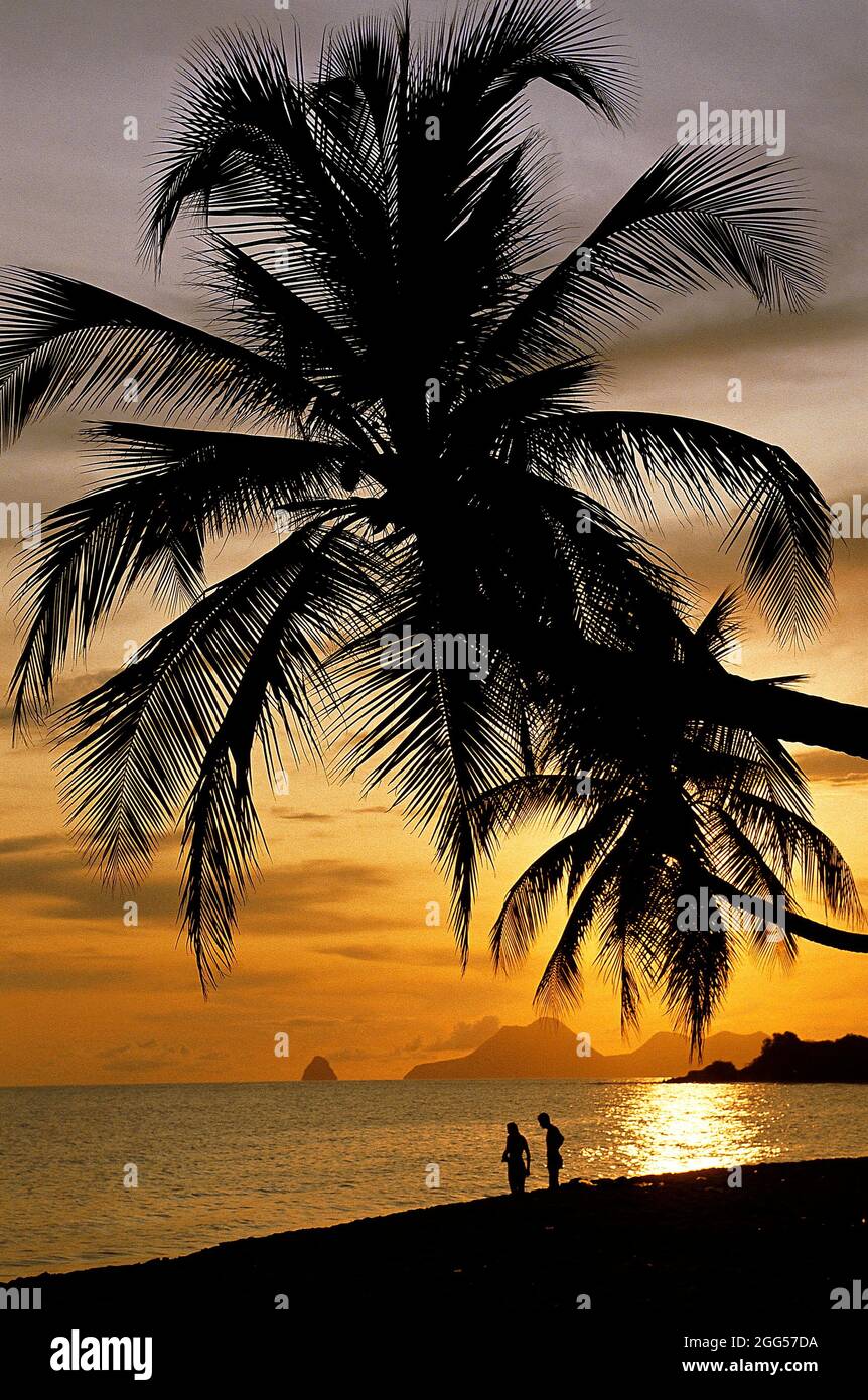 FRENCH WEST INDIES. MARTINIQUE. SUNSET OVER THE SAINT ANNE BEACH, WITH THE ROCK OF THE DIAMOND IN THE BACKGROUND Stock Photo